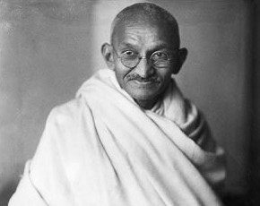 60º aniversario de la muerte de Gandhi; las palabras conmueven, el ejemplo arrastra